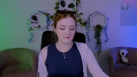 luna_berryy online show from June 30, 6:53 pm