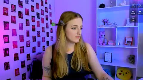 luna_berryy online show from July 7, 6:45 pm