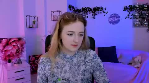 luna_berryy online show from July 11, 6:43 pm