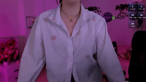 luna_berryy online show from July 23, 1:58 am