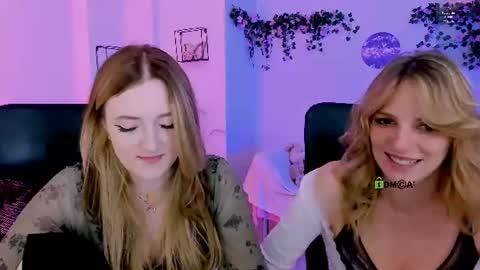 luna_berryy online show from July 27, 6:48 pm