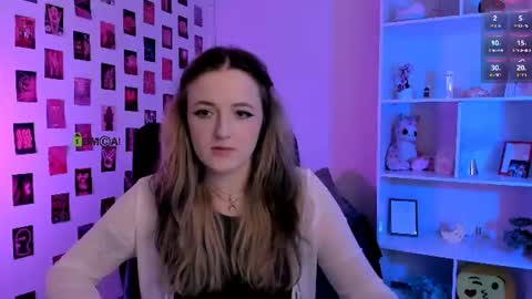 luna_berryy online show from July 29, 6:50 pm