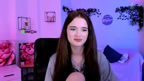 luna_berryy online show from August 5, 9:39 pm
