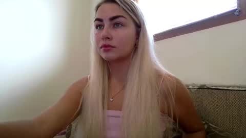 Snapshot of luna_blazer chatting on October 15, 9:09 am luna_blazer online show from October 15, 9:09 am