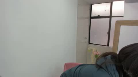 luna  online show from May 1, 11:15 am