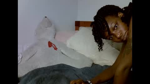 Snapshot of luna_empress chatting on May 18, 4:07 am maskedmalkia online show from May 18, 4:07 am