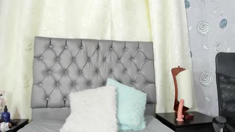 Luna Eva online show from March 6, 6:05 pm