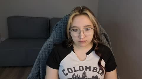 Luna Host online show from April 2, 1:36 am