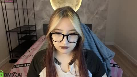 Luna Host online show from April 3, 1:25 am