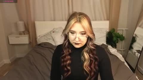 Luna Host online show from May 20, 1:45 am