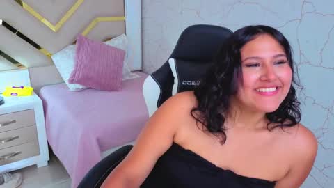 Luna  Jonez  online show from November 24, 2:17 pm