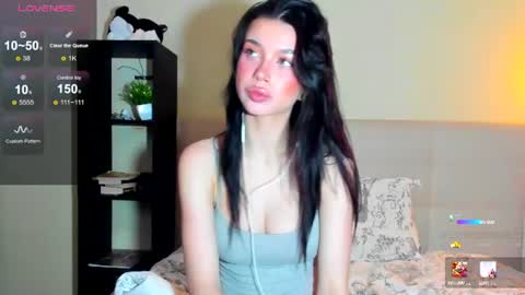 Snapshot of luna_lips chatting on June 25, 11:20 pm Hi everyone my name is Tina online show from June 25, 11:20 pm
