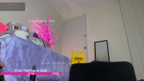 Snapshot of luna_luuvz chatting on November 12, 3:18 am Luna Luuvz online show from November 12, 3:18 am