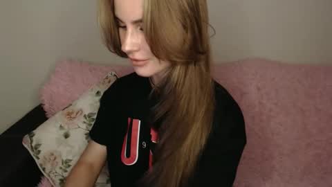 Snapshot of luna_moon77 chatting on September 13, 5:35 pm Luna online show from September 13, 5:35 pm