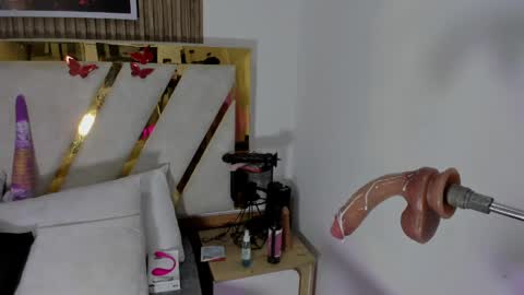 luna_naughty1 online show from April 23, 6:54 pm