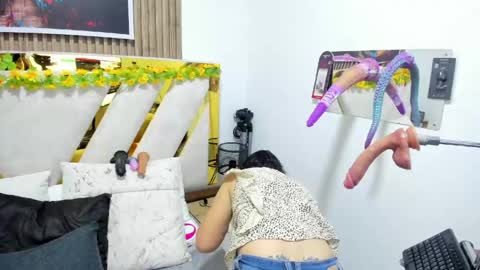 luna_naughty1 online show from June 2, 6:43 pm