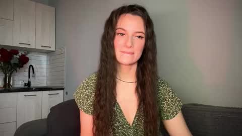 luna_raee online show from October 1, 7:25 am