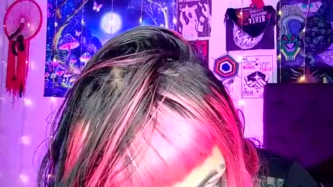 MISS LUNA  online show from March 7, 5:49 pm