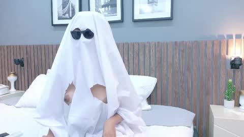 Snapshot of luna_roja25 chatting on October 12, 6:01 am LUNA online show from October 12, 6:01 am