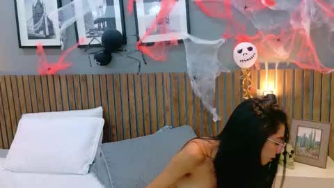 Snapshot of luna_roja25 chatting on October 27, 2:43 pm LUNA online show from October 27, 2:43 pm