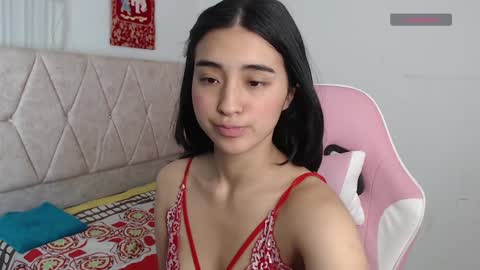 Snapshot of luna_roussee chatting on December 6, 7:12 pm luna_roussee online show from December 6, 7:12 pm
