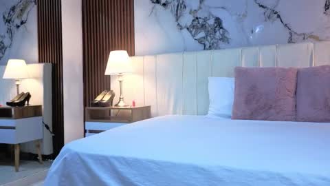 Snapshot of luna_star__18 chatting on October 23, 11:42 am A M M Y online show from October 23, 11:42 am