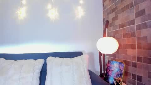 luna_valen online show from February 6, 9:18 pm