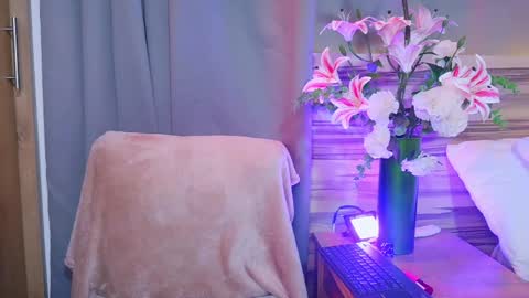 luna_valen online show from May 30, 3:47 am