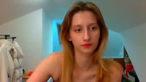 L U N A  online show from December 18, 5:52 pm