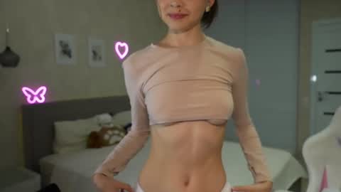 Snapshot of luna_yung chatting on July 1, 5:45 pm Sweet Luna online show from July 1, 5:45 pm