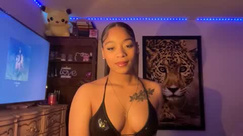 Snapshot of lunaa_11 chatting on November 18, 8:30 am lunaa_11 online show from November 18, 8:30 am