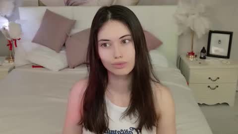 Snapshot of lunaa_baby_girl chatting on March 3, 5:35 am Luna online show from March 3, 5:35 am