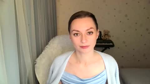 lunaa_bluee online show from November 12, 9:25 pm