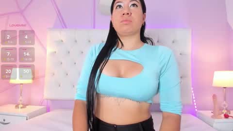 Snapshot of lunaa_hart chatting on November 11, 7:58 pm lunaa_hart online show from November 11, 7:58 pm