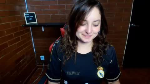 Snapshot of lunaa_m_ chatting on February 12, 2:21 pm lunaa_m_ online show from February 12, 2:21 pm