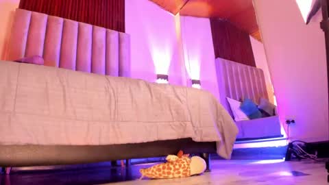 lunaa_moonn online show from May 22, 8:36 pm