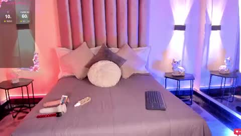 lunaa_moonn online show from June 30, 7:59 pm