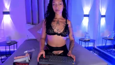 lunaa_moonn online show from July 27, 6:59 pm