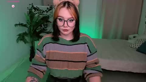 Snapshot of lunaali chatting on October 3, 4:48 pm Li online show from October 3, 4:48 pm