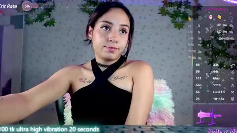 Snapshot of lunacandyy1323 chatting on February 22, 6:41 pm Luna online show from February 22, 6:41 pm