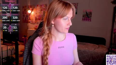 Snapshot of lunacyy chatting on April 1, 7:22 pm Britney online show from April 1, 7:22 pm