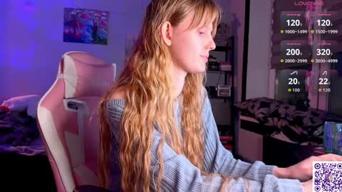 Snapshot of lunacyy chatting on April 6, 8:10 pm Britney online show from April 6, 8:10 pm