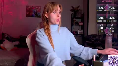 Snapshot of lunacyy chatting on April 10, 9:19 pm Britney online show from April 10, 9:19 pm
