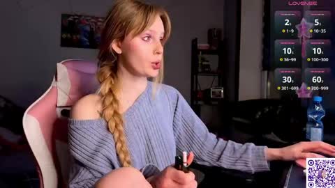 Snapshot of lunacyy chatting on April 12, 8:47 pm Britney online show from April 12, 8:47 pm