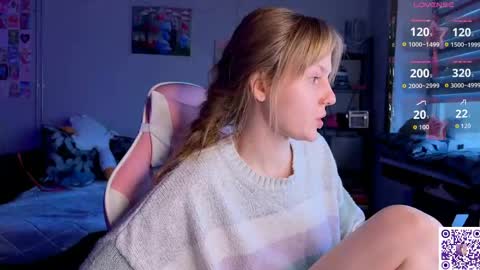 Snapshot of lunacyy chatting on April 16, 4:02 am Britney online show from April 16, 4:02 am