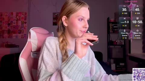 Snapshot of lunacyy chatting on April 29, 8:48 pm Britney online show from April 29, 8:48 pm