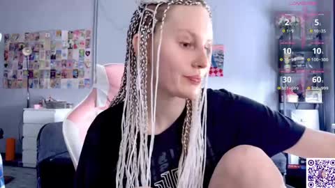 Snapshot of lunacyy chatting on May 16, 10:47 am Britney online show from May 16, 10:47 am