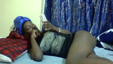 lunah_kitty online show from May 14, 6:04 pm