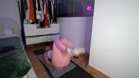 Laura online show from February 27, 4:09 am