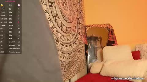 Snapshot of lunalawless chatting on October 28, 11:18 pm luna dela cruz online show from October 28, 11:18 pm